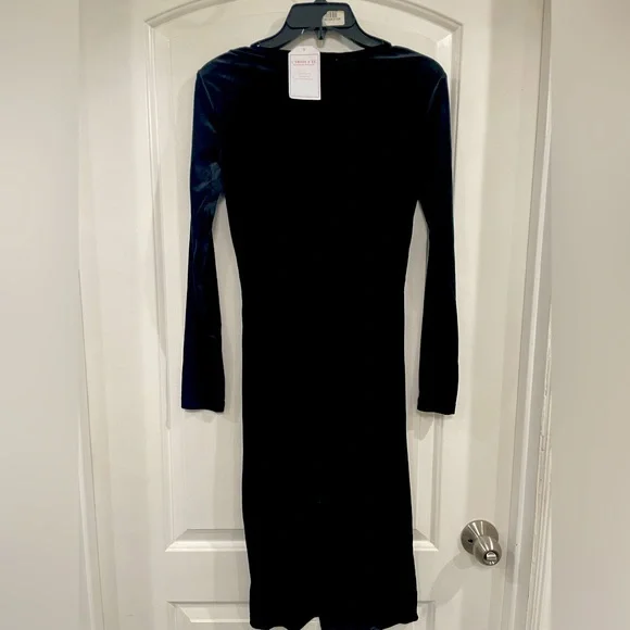 New with tag, classy velvet dress ! - Picture 2 of 5